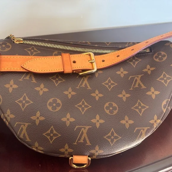 Louis Vuitton Brown and Tan Monogram Crossbody - Picture 4 of 10